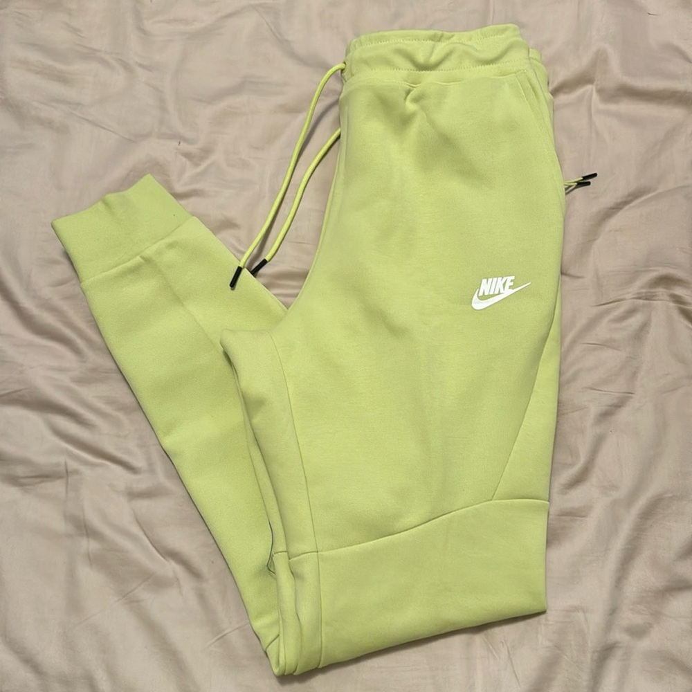 Nike tech please tapered sweats pants